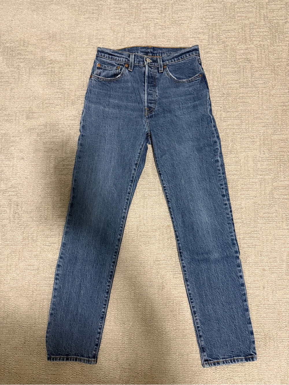 Levi's Straight Leg Jeans in Medium Blue Wash